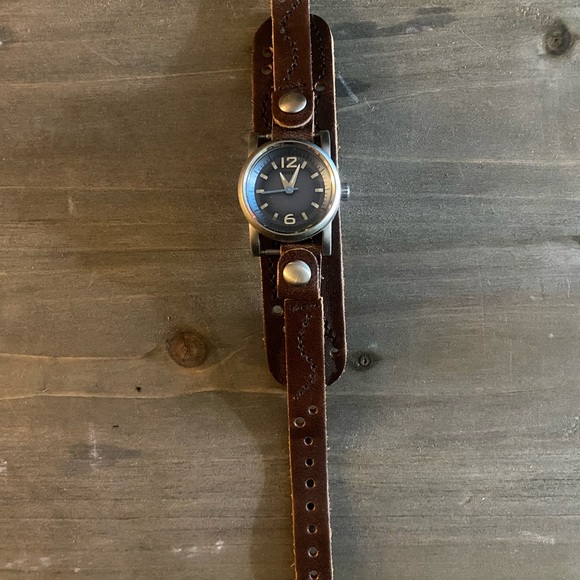 Leather Detachable Fossil Watch - Picture 1 of 3